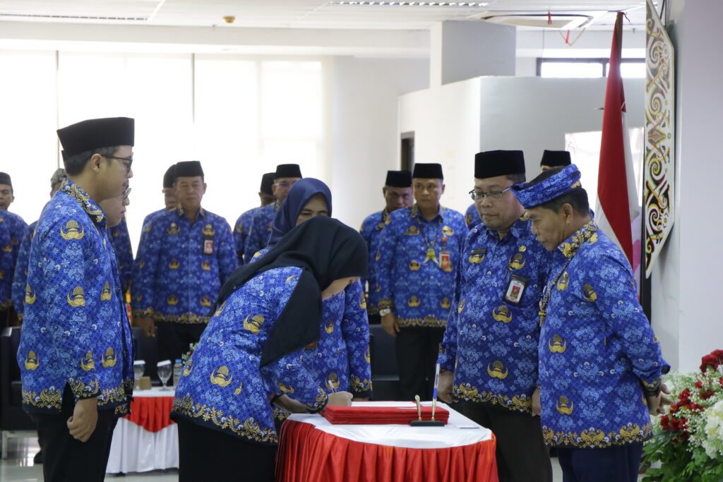 Gubernur Lantik Pejabat Fungsional dan PNS, Ingatkan Tanggung Jawab ASN