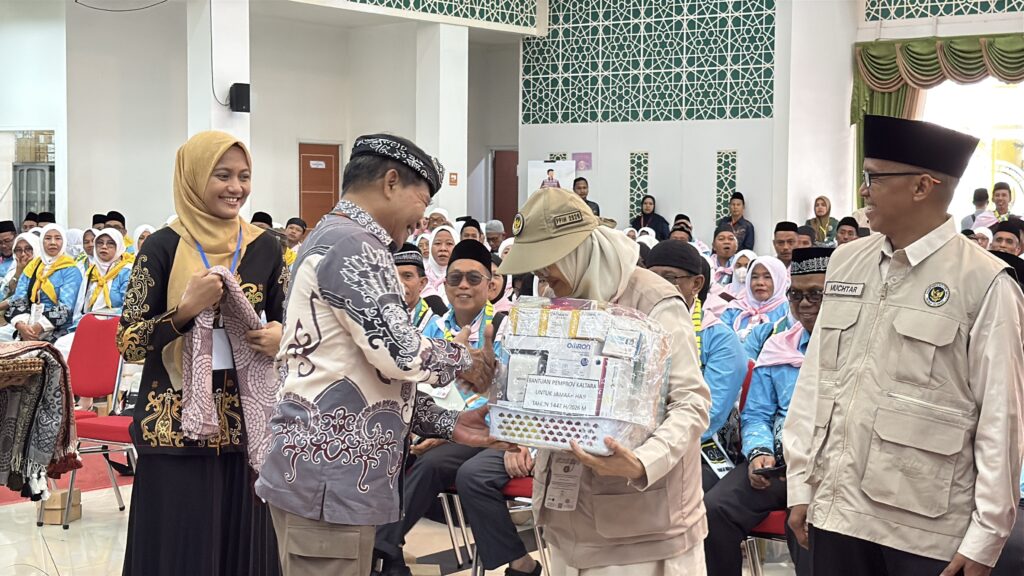 Gubernur Lepas 484 Calon Jemaah Haji Kaltara, Tekankan Kesehatan dan Kekompakan