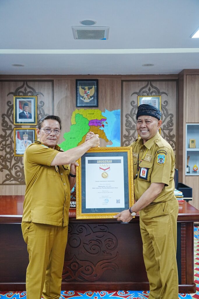 Wagub Ingkong Raih Penghargaan Tokoh Inspiratif Indonesia dari SMSI
