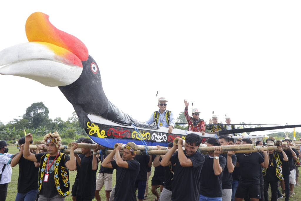 Gubernur Ajak Generasi Muda Jaga Nilai Budaya Dayak Kenyah Temengang Iwan