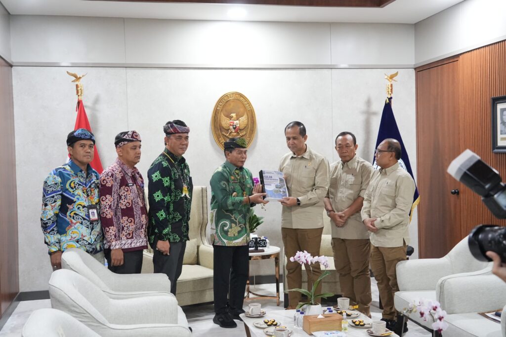 Gubernur Paparkan Kesiapan Total Sekolah Rakyat di Hadapan Menteri Transmigrasi