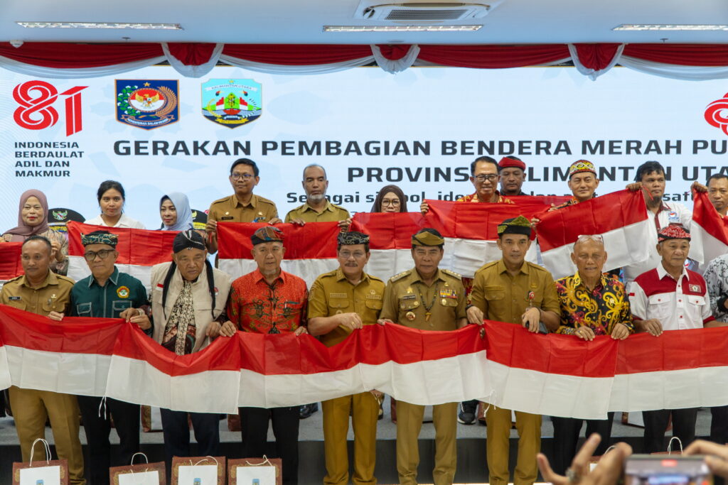 Pemprov Bagikan Bendera Merah Putih, Ajak Masyarakat Semarakkan HUT RI ke-81